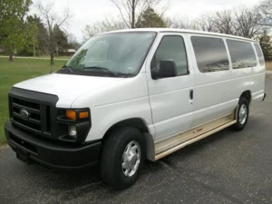 2013 Ford E 350 Club Wagon XLT